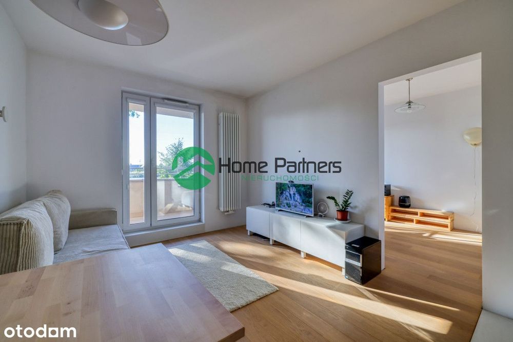 Widok na staw w willowej okolicy