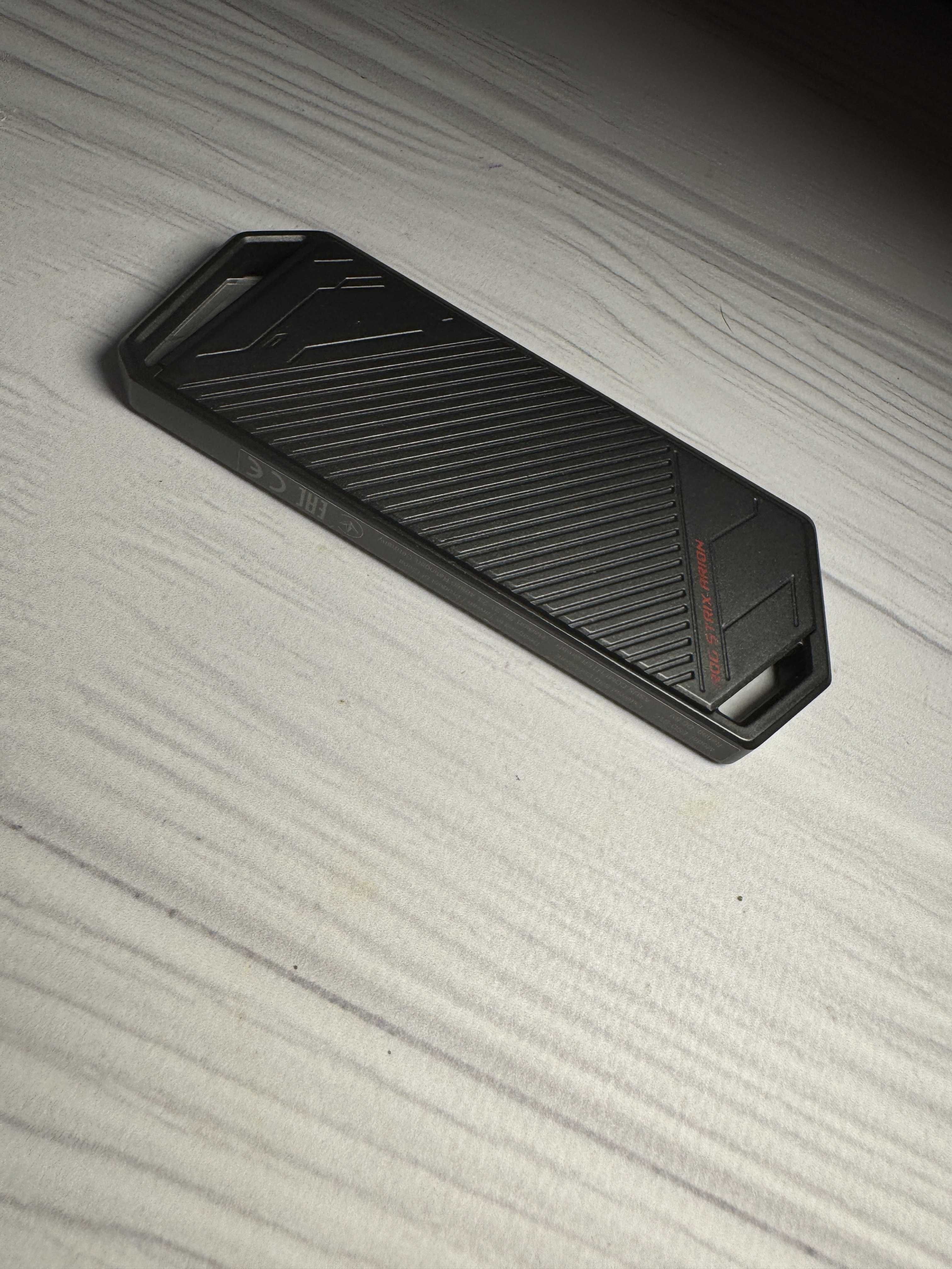 Зовнішня кишеня Asus ROG Arion для M.2 (обмен/продажа) Внешний карман