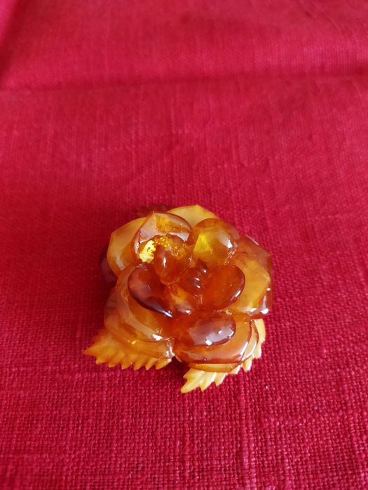 Брошь-кольцо,изделия из янтаря