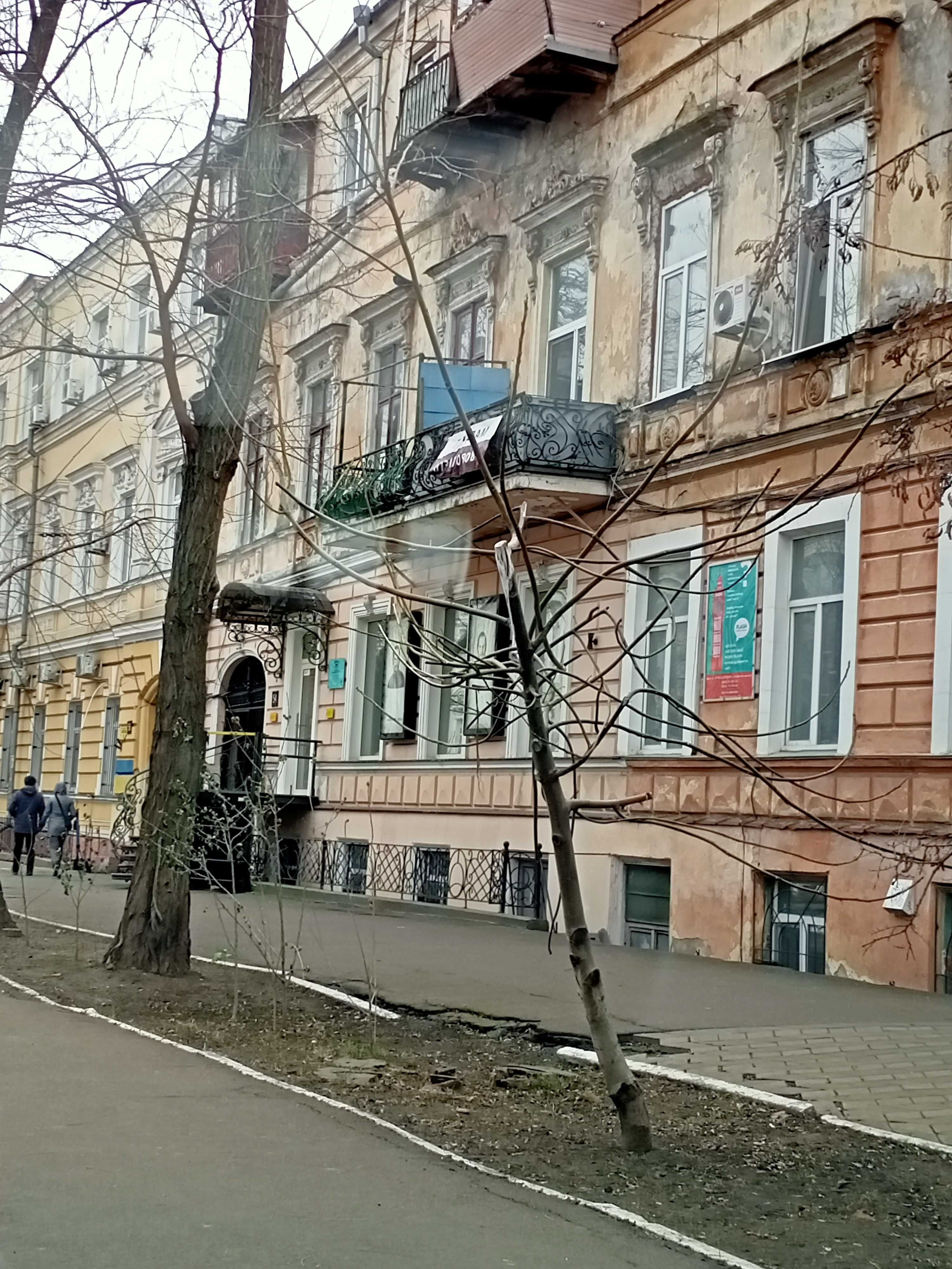 2х ком ул Пастера,  в самом центре, рядом гор сад . Торг!