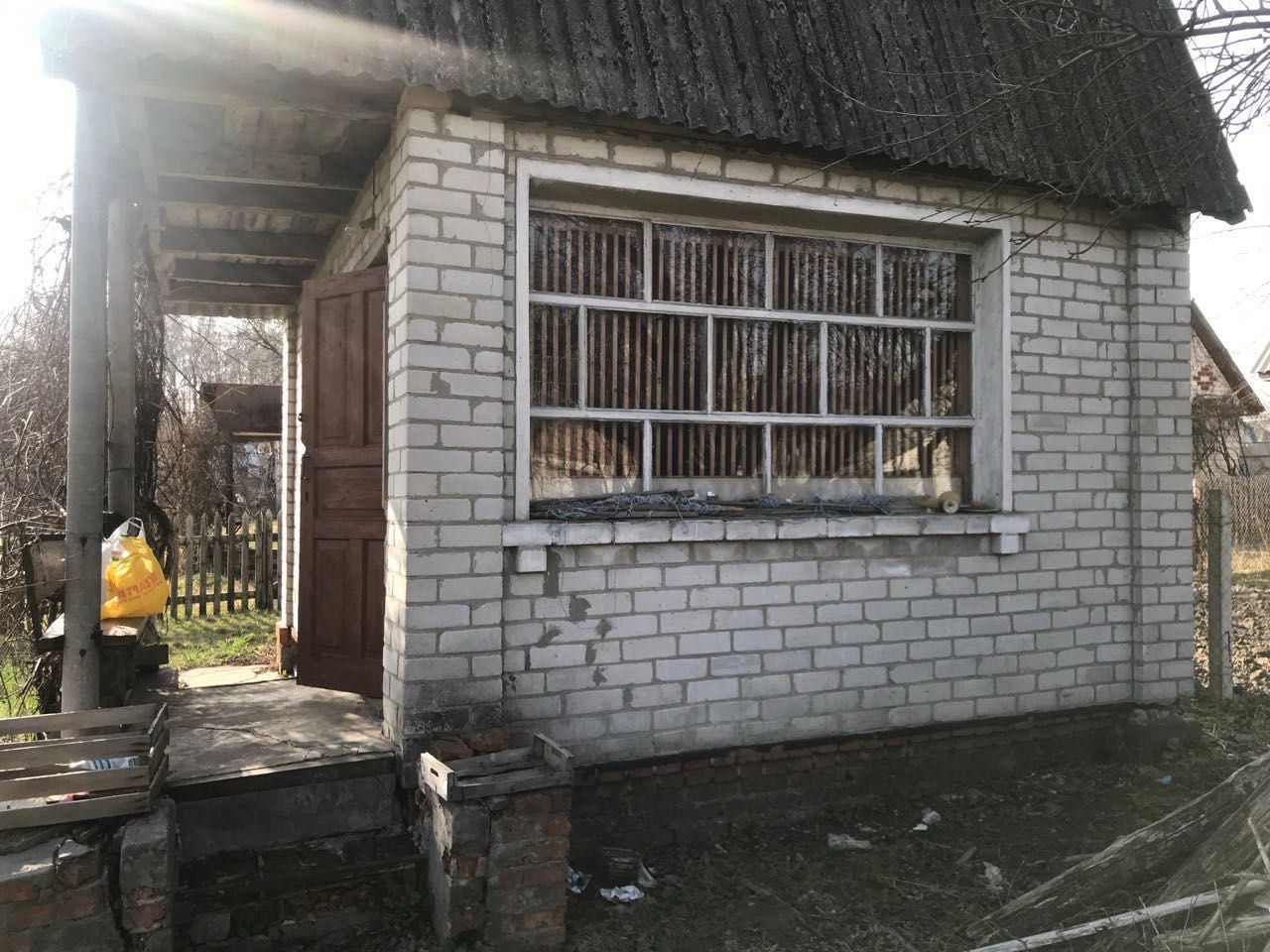 Продаж дачного 2 поверхового будинку с землею