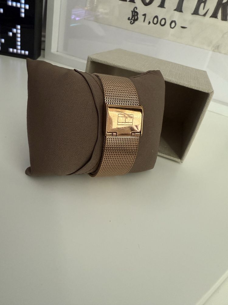 Zegarek Tommy Hilfiger – złoty