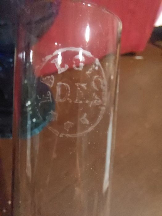 Candeeiro a petróleo em vidro azul original 

Altura - 50cm
Diâm