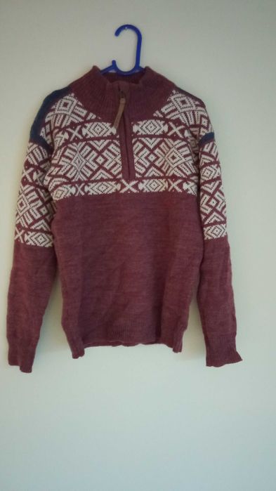 Sweter w gwiazdki z wełną wool rozmiar 134-140 Vikafjell