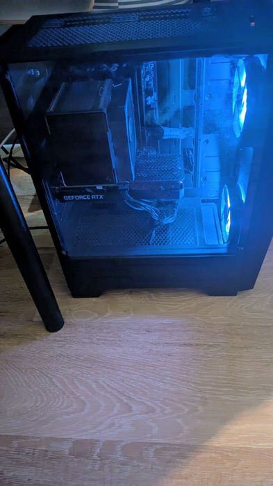 Komputer gamingowy w zastawie z monitorem