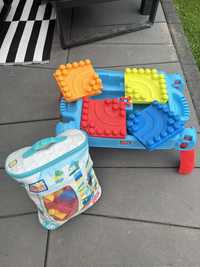 Stolik Mega Bloks plus klocki Fisher Price