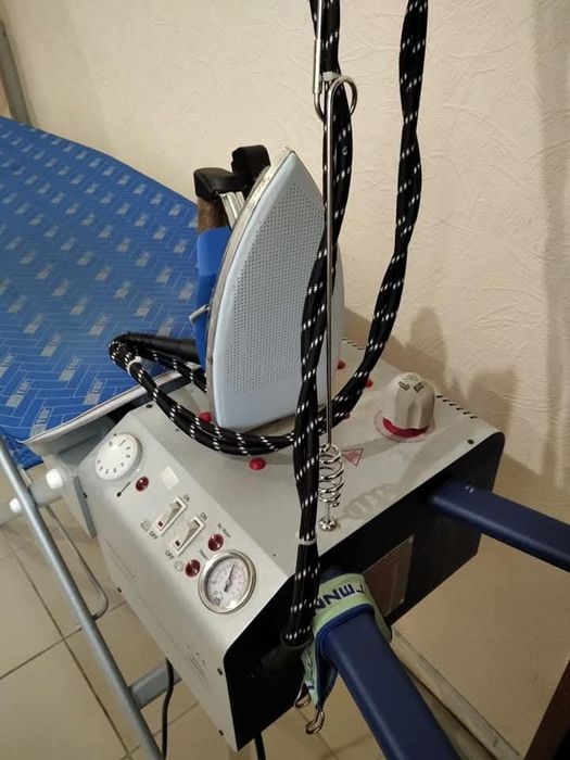 Продам Silter 2135A прасувальну дошку з вакуумом та парогенератором.