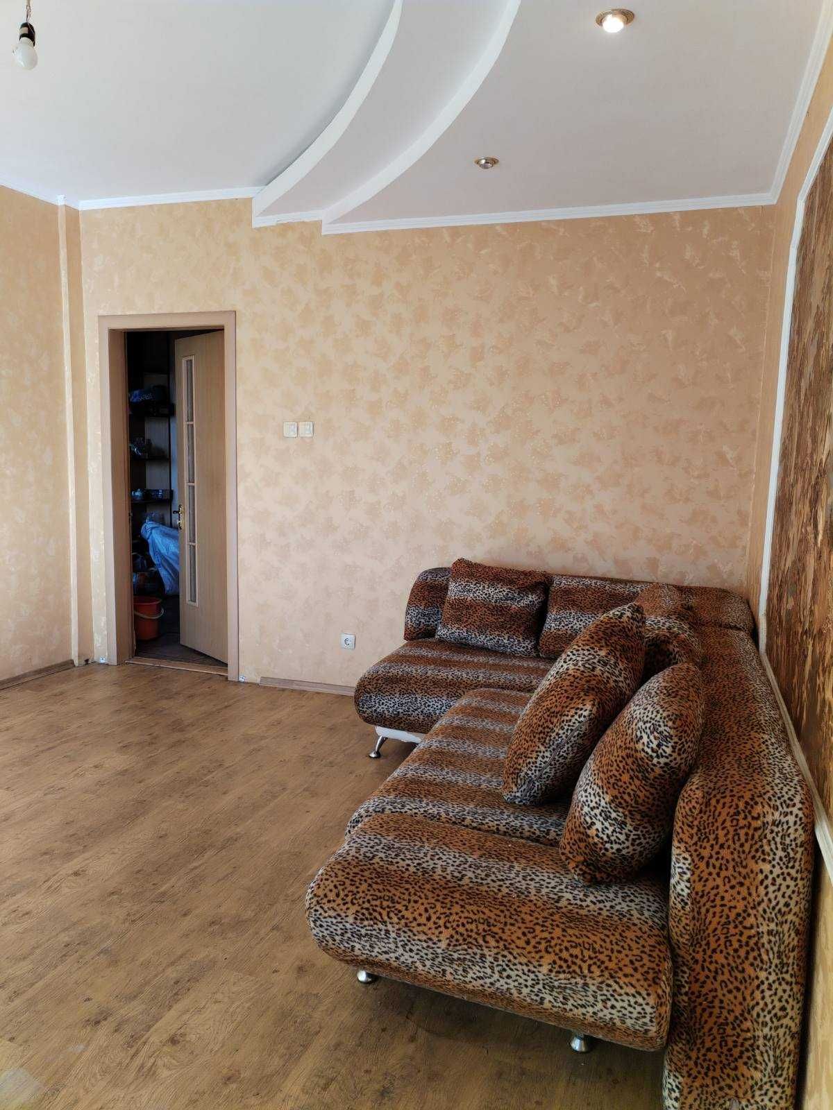 3-к. роздільна квартира.  Дніпровська набережна., 19 .Вид на Дніпро!