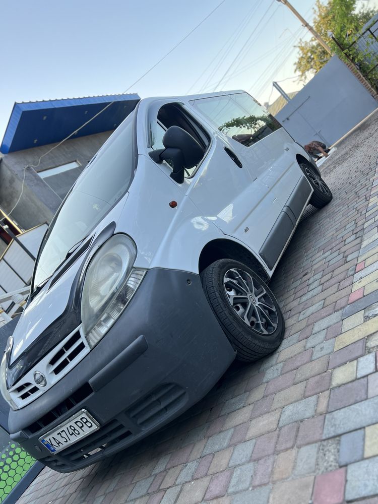 Микроавтобус Nissan Primastar