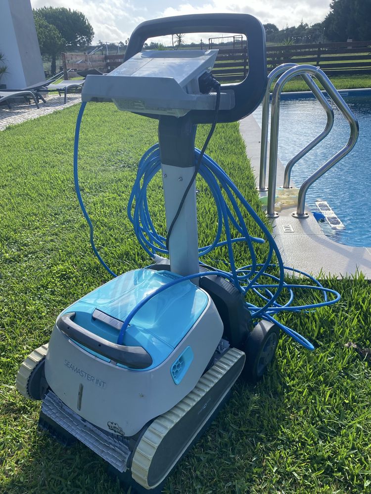 Robot limpeza piscina