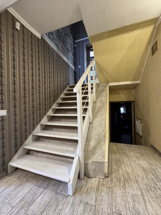 Продам будинок з гаражем