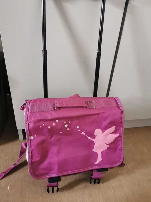 Mala menina com rodas