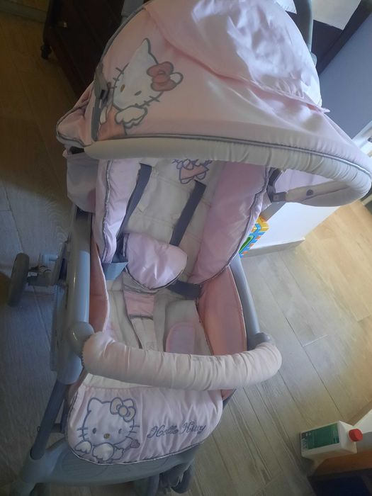 Vendo carrinho de passei HELLO KITTY em muito bom estado