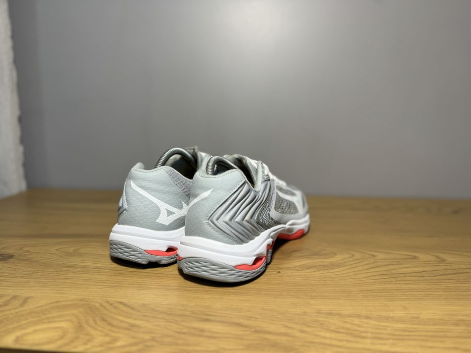 Волейбольні кросівки mizuno wave