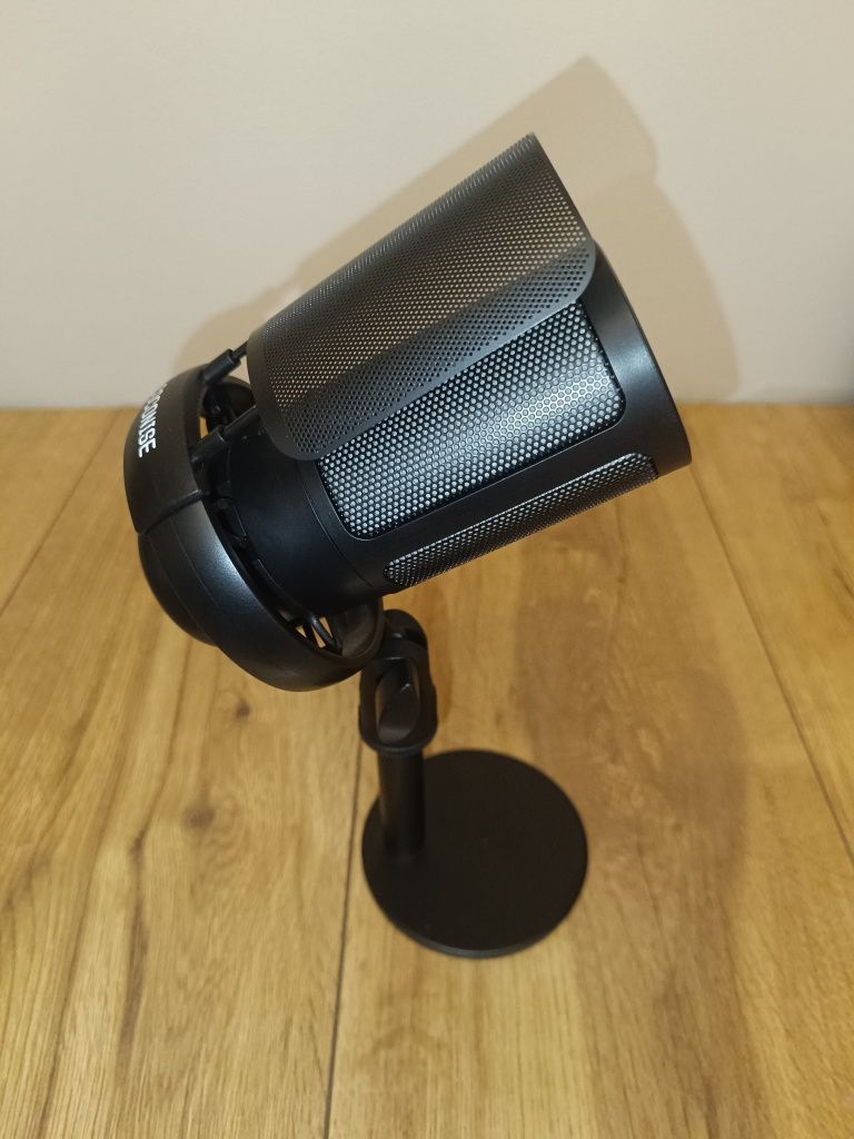 Mikrofon że stojakiem efektem RGB i przyciskiem wyciszania