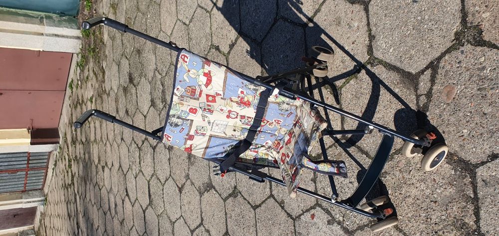 Wòzek spacerowy składany