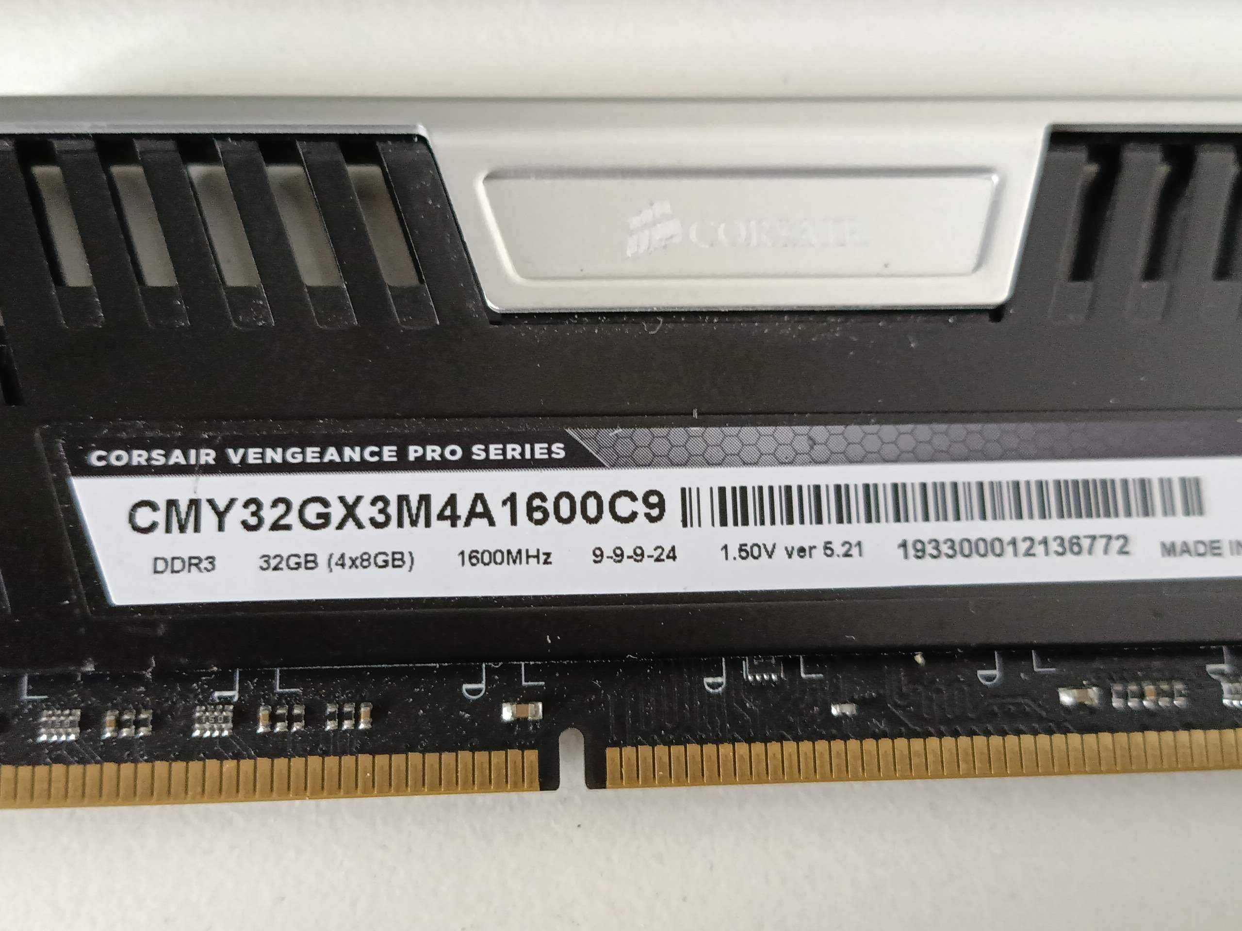 8Gb DDR3 1600MHz Corsair Vengeance PC3. Для компьютера игровая память.