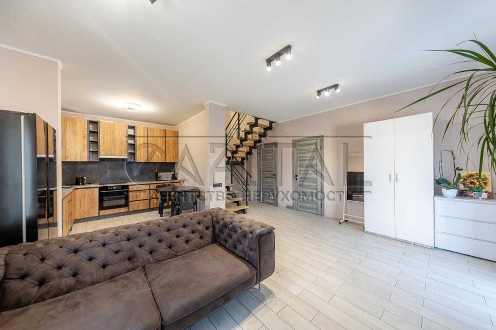 Продаж Дуплекс, Солом'янський район, пл. Шевченка, 180 м2