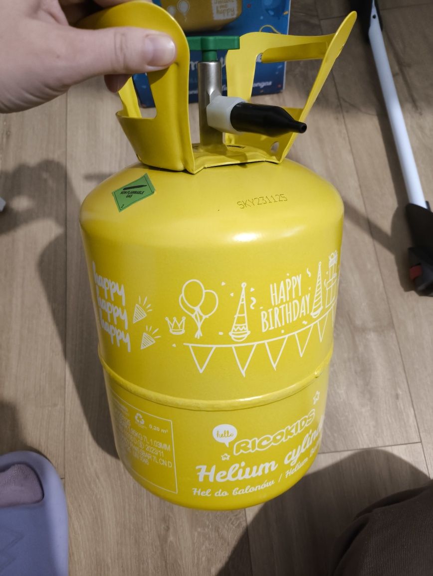 Pusta butla po helu