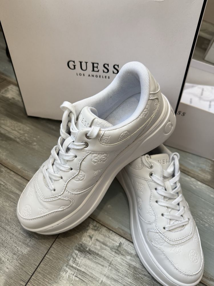 Масивні кеди/кросівки оригінал Guess 39/40 розмір