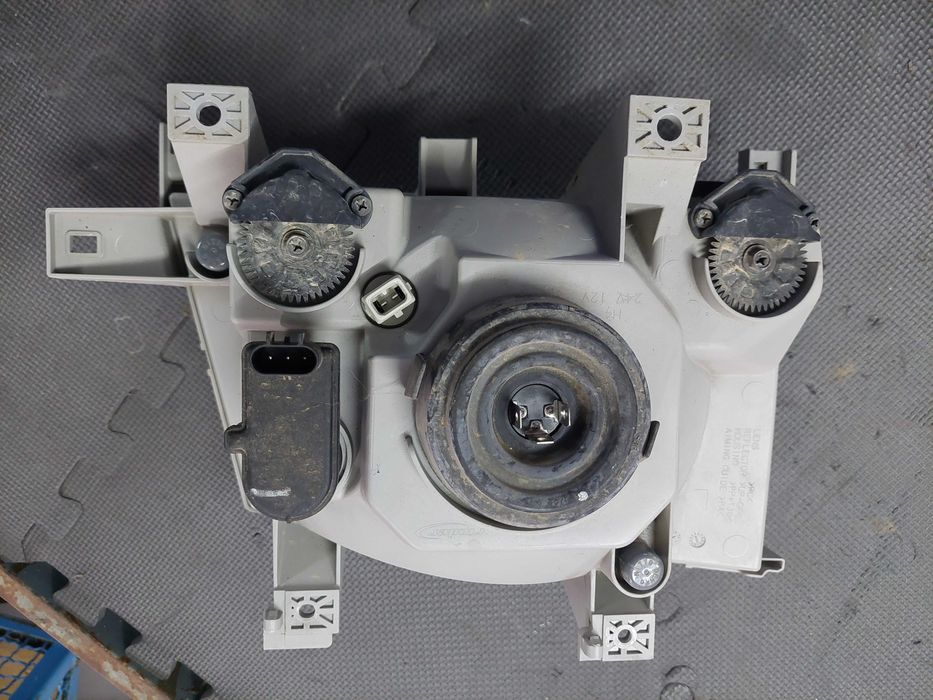 farol esq Mitsubishi