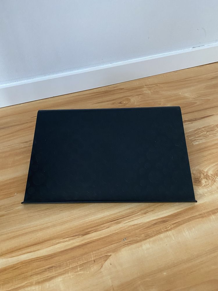 Podkładka czarna pod laptop, tablet - Ikea.