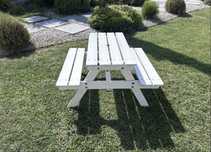 Mesa de madeira para jardim ou interior infantil