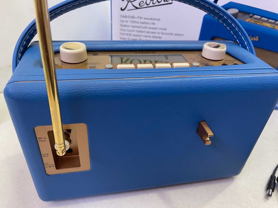 Rádio Roberts RD60, FM/DAB, estilo vintage, acabamento em pele