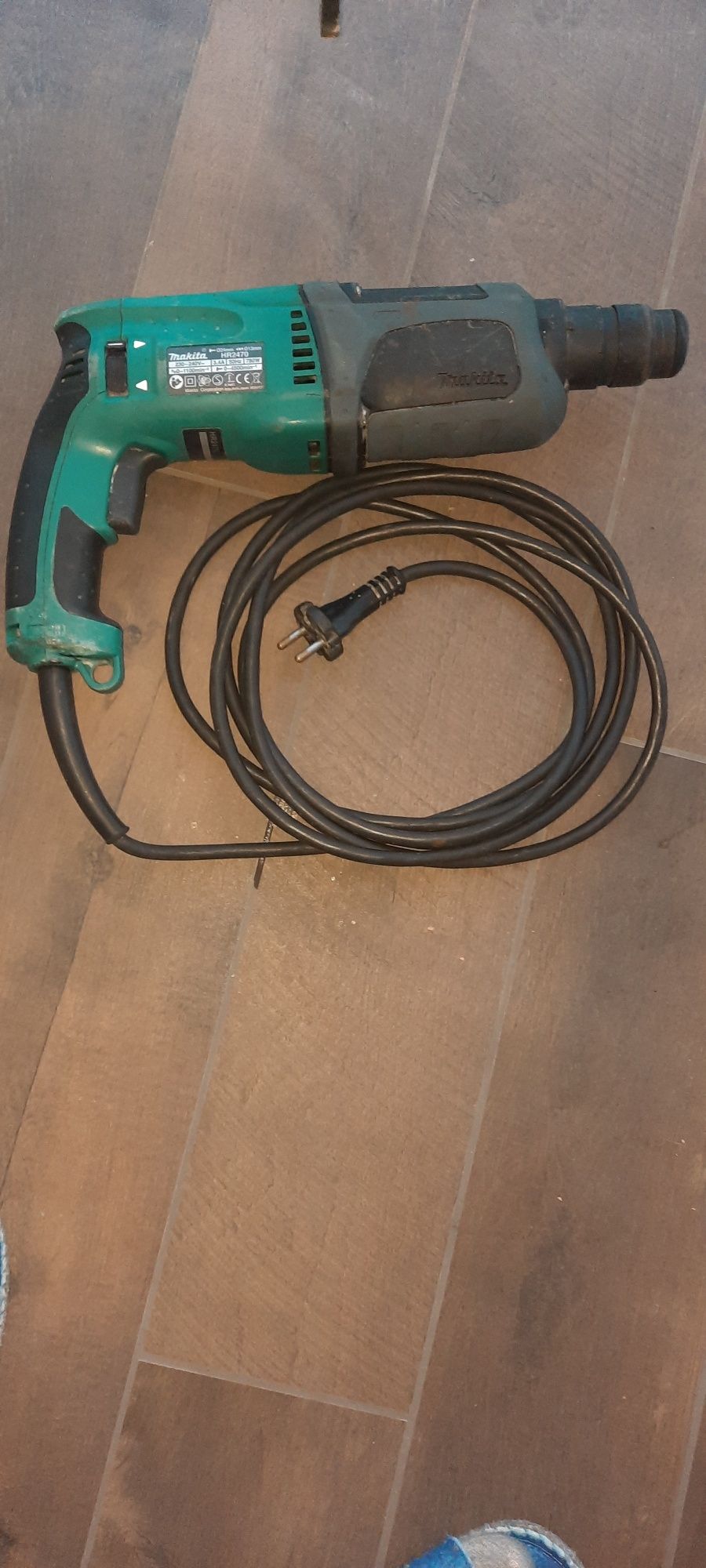 Продам перфоратор Makita HR2470 б/в