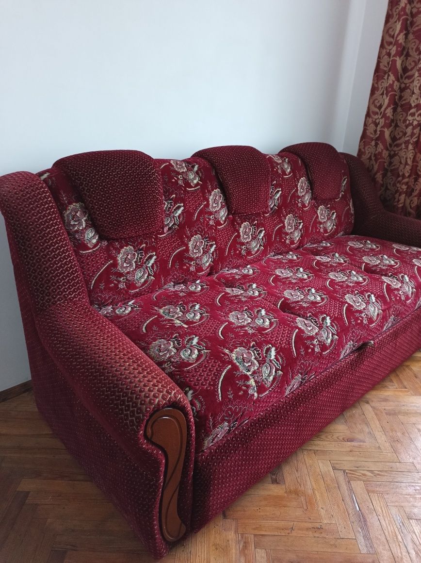 Диван мякий вишневий