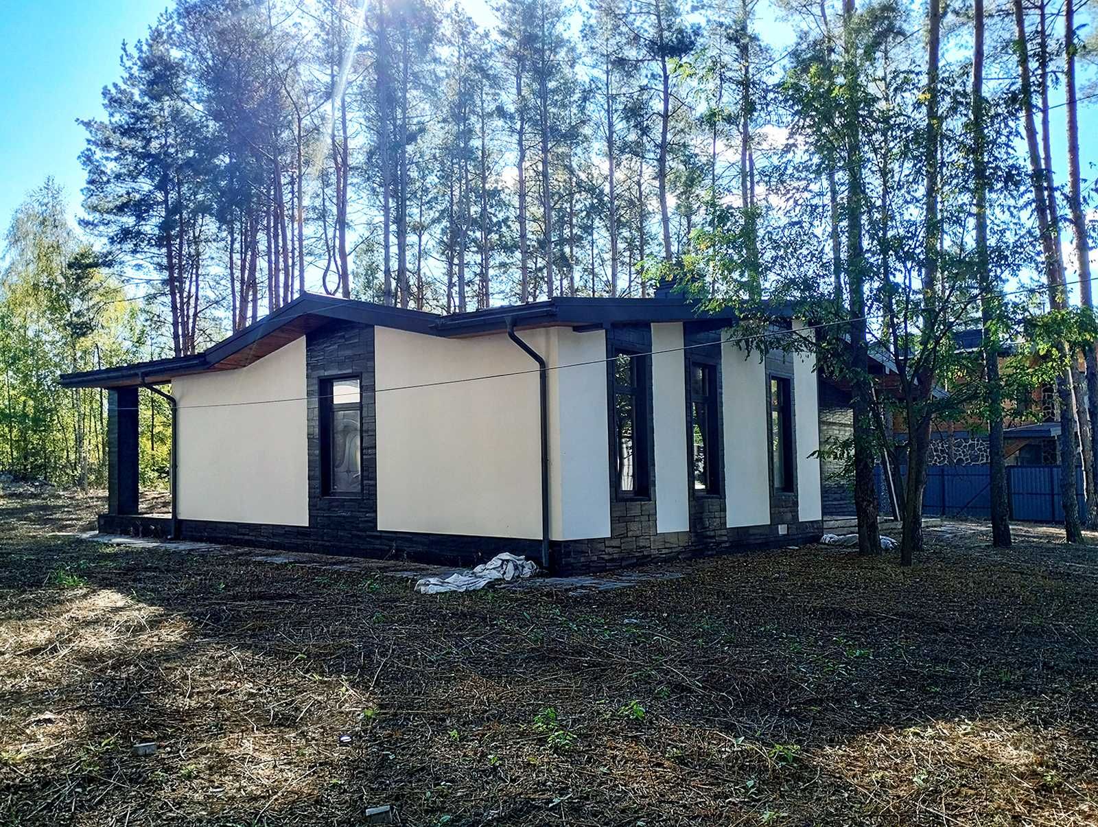 Котедж посеред лісу на території охороняємого ЖК Desna Residence