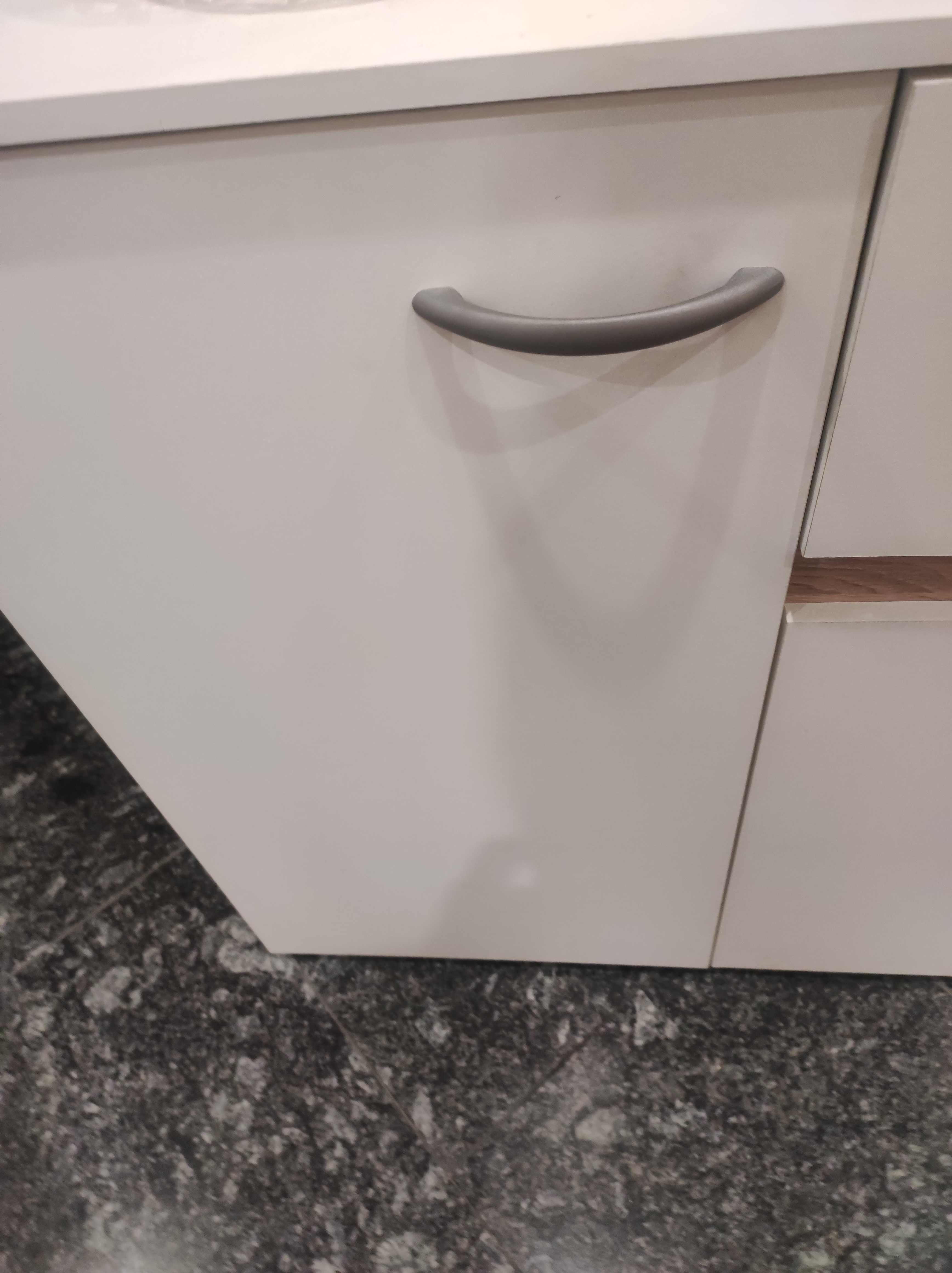 Aparador branco em ótimo estado
