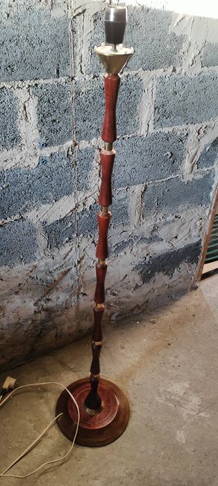 Stara lampa podłogowa