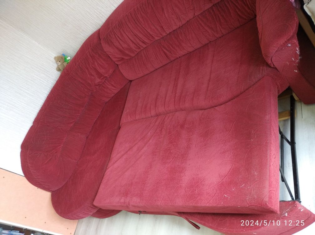 кутовий диван потребує заміни спального місця.