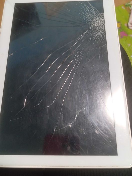 Планшет продам  на запчасти