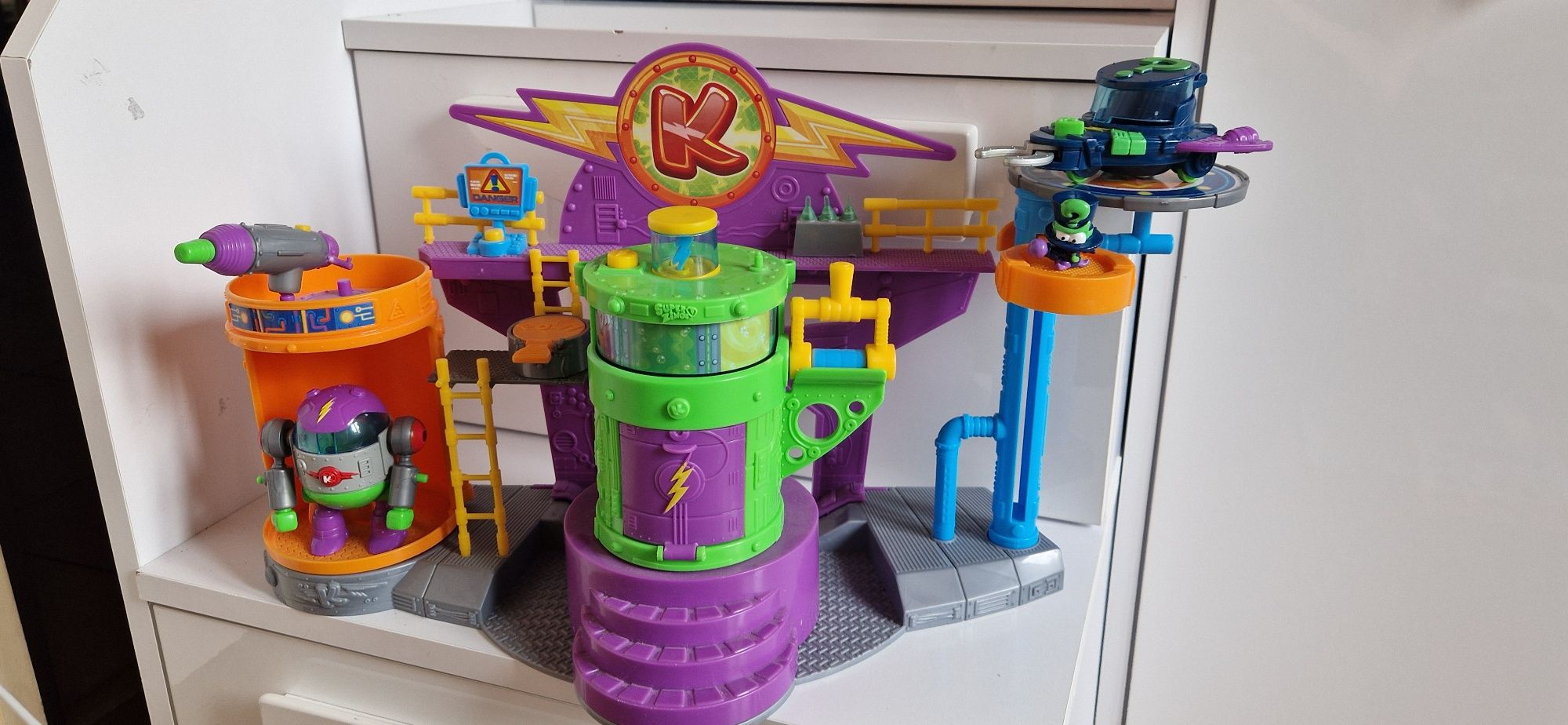Baza Super Zings Laboratorium Kazoom