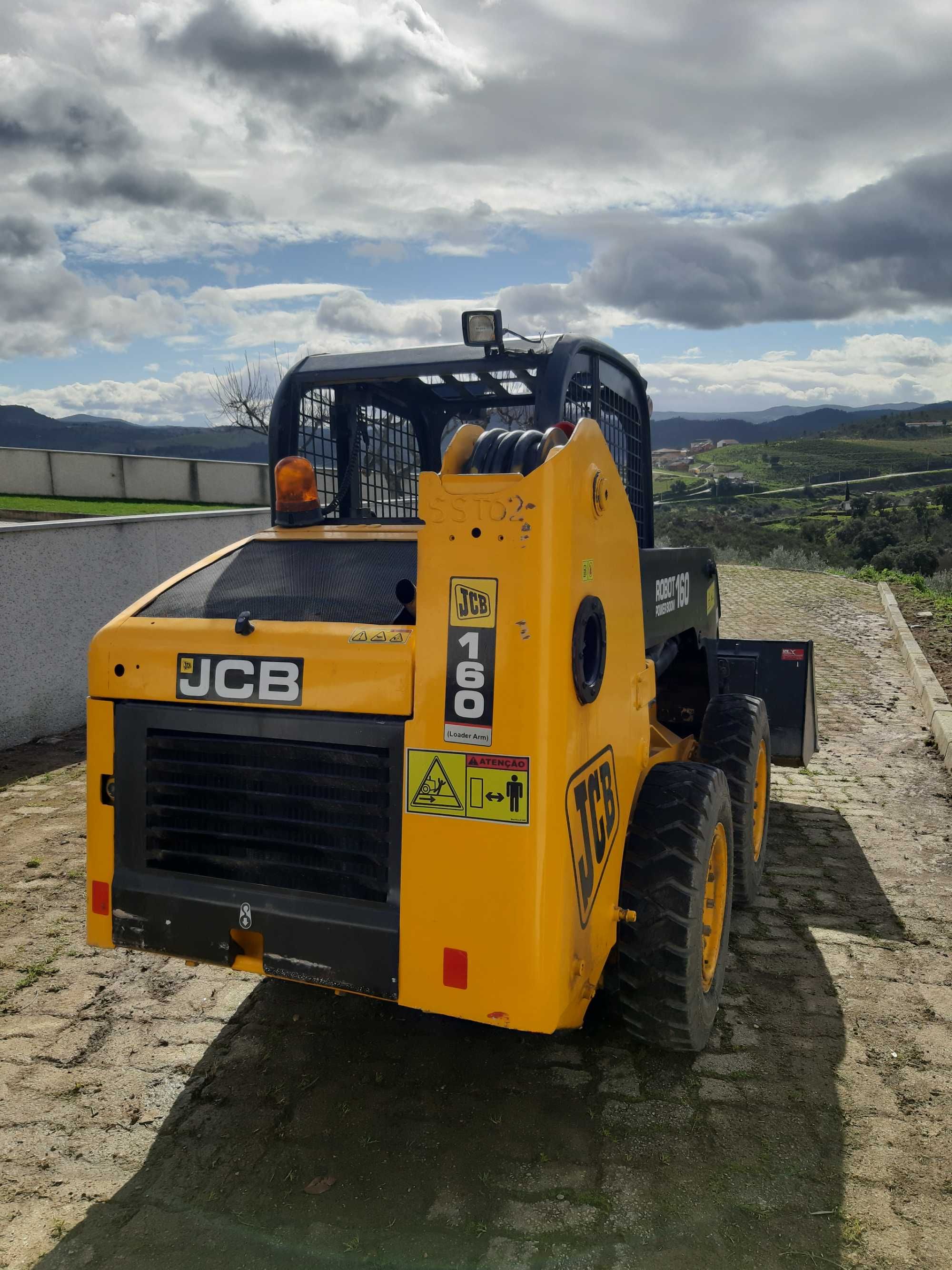 Mini Pá Carregadora JCB