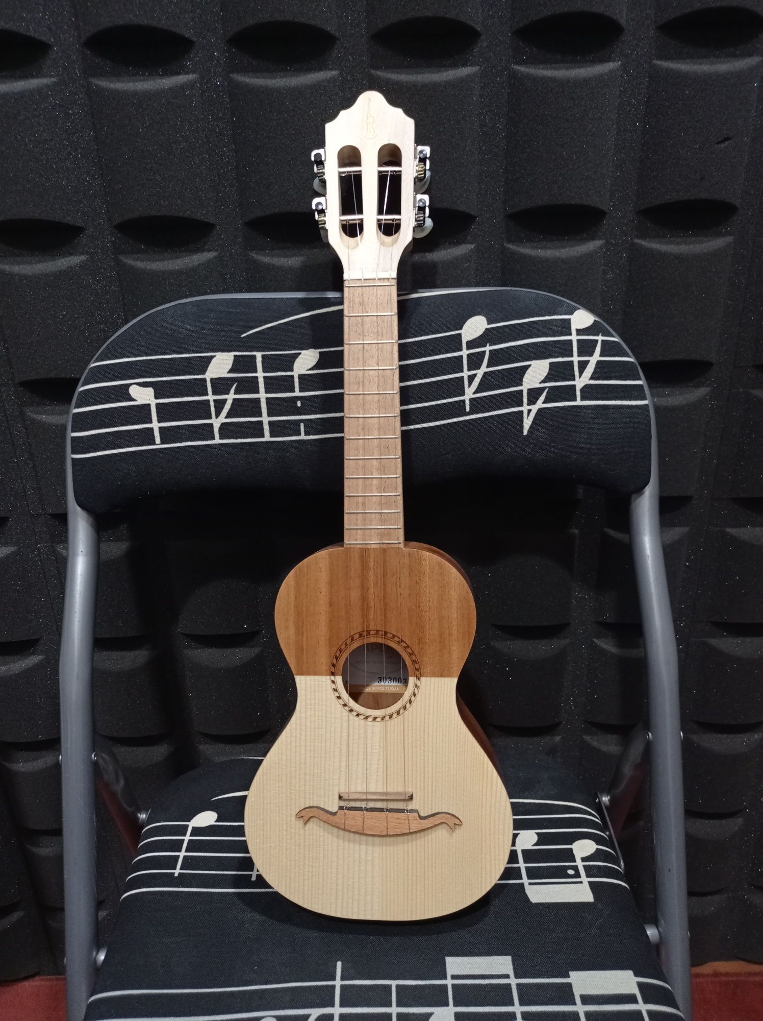 Cavaquinho APC novo
