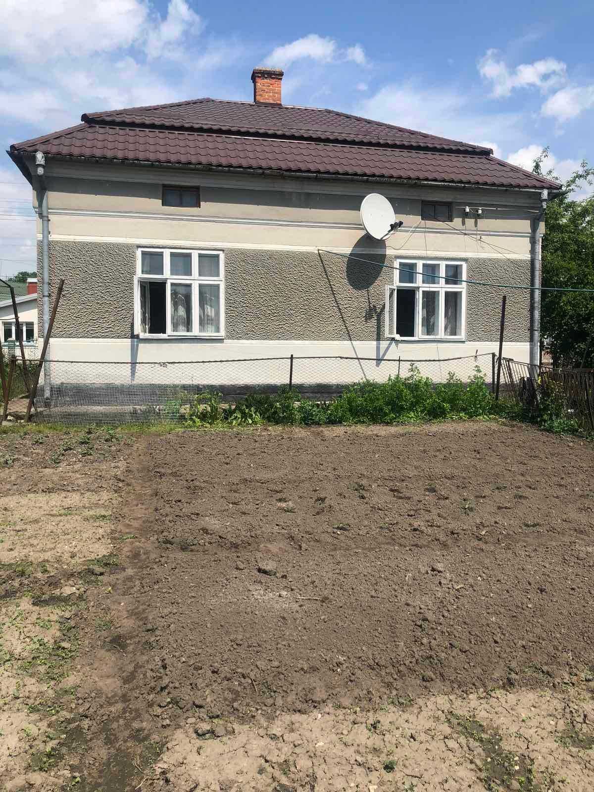 Продається будинок з господарськими будівлями у м.Рогатин