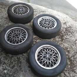 Pneus novos com jantes de origem