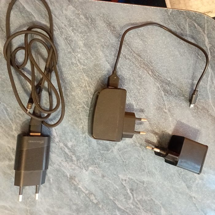 Прадам різні шнуриі зарядки,ціна за всі разом