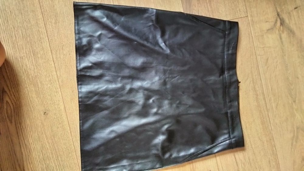 Продам нову шкіряну спідницю 46 розмір