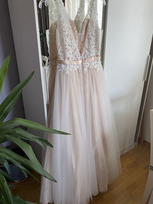 Suknia ślubna z koronki i tiulu, rozmiar 38