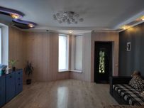 2-поверховий будинок, біля «Гроша» на Немирівському шосе, 10 соток.