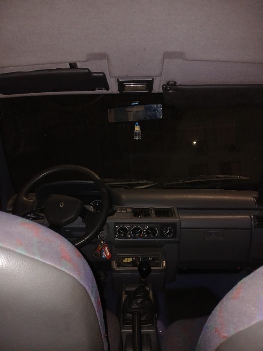 Renault clio 1.2 gasolina *acidentado*
