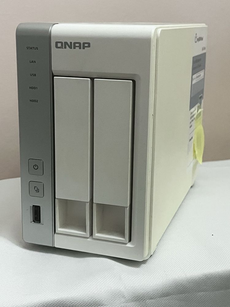 Сетевое дисковое хранилище QNAP TS-220