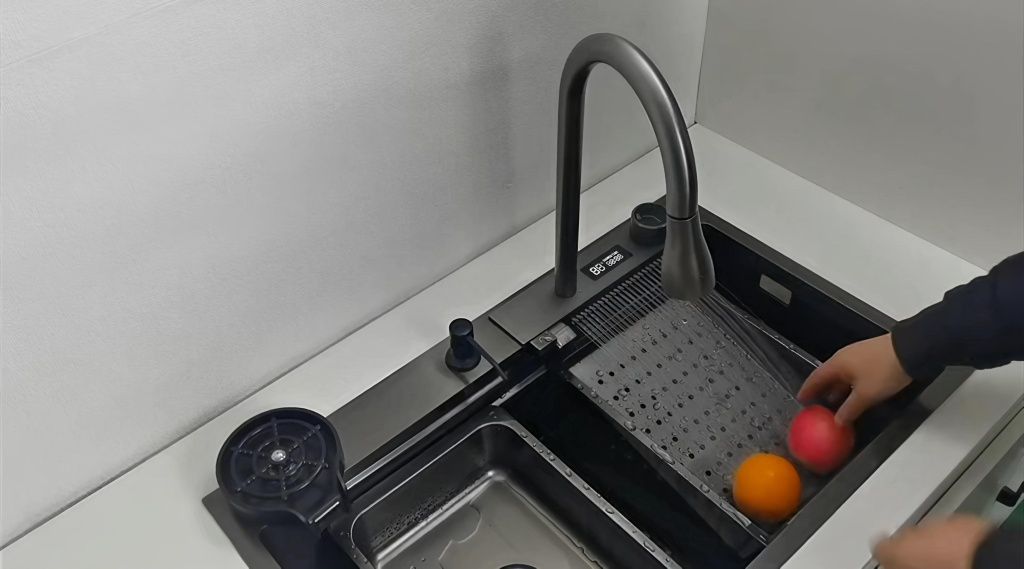 Кухонна мийка водоспад, з LED дисплеєм і термостатом та дозатором