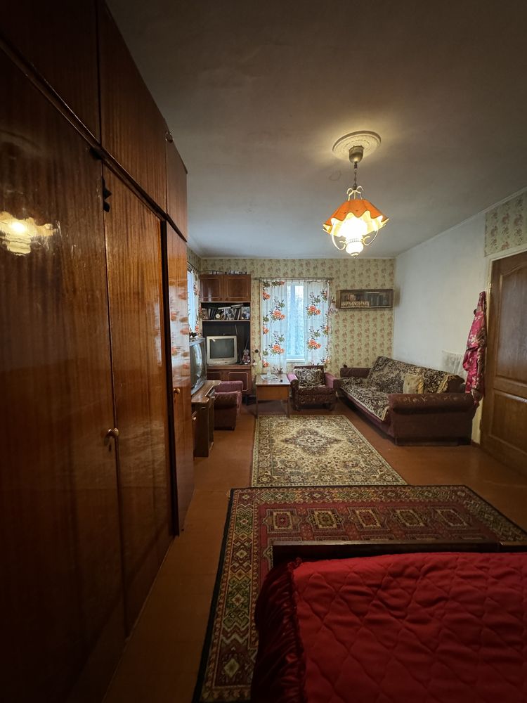 Продаж будинка в межах міста, Товстоліс