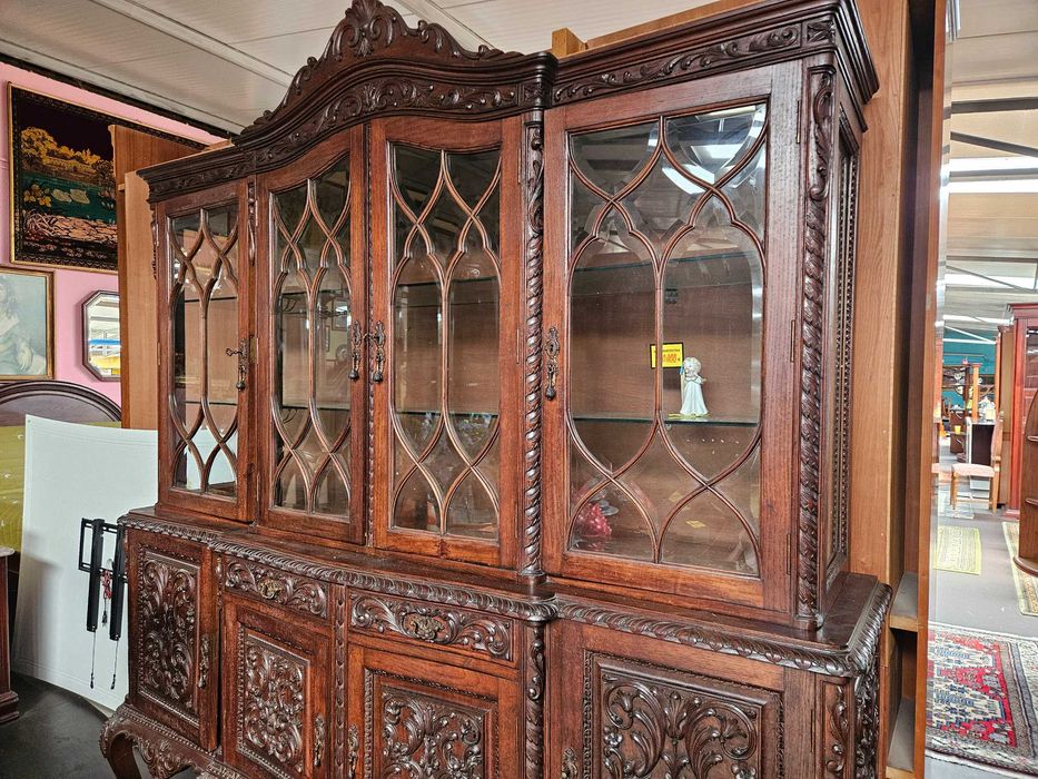 Móvel antigo em madeira trabalhada - óptimo estado geral