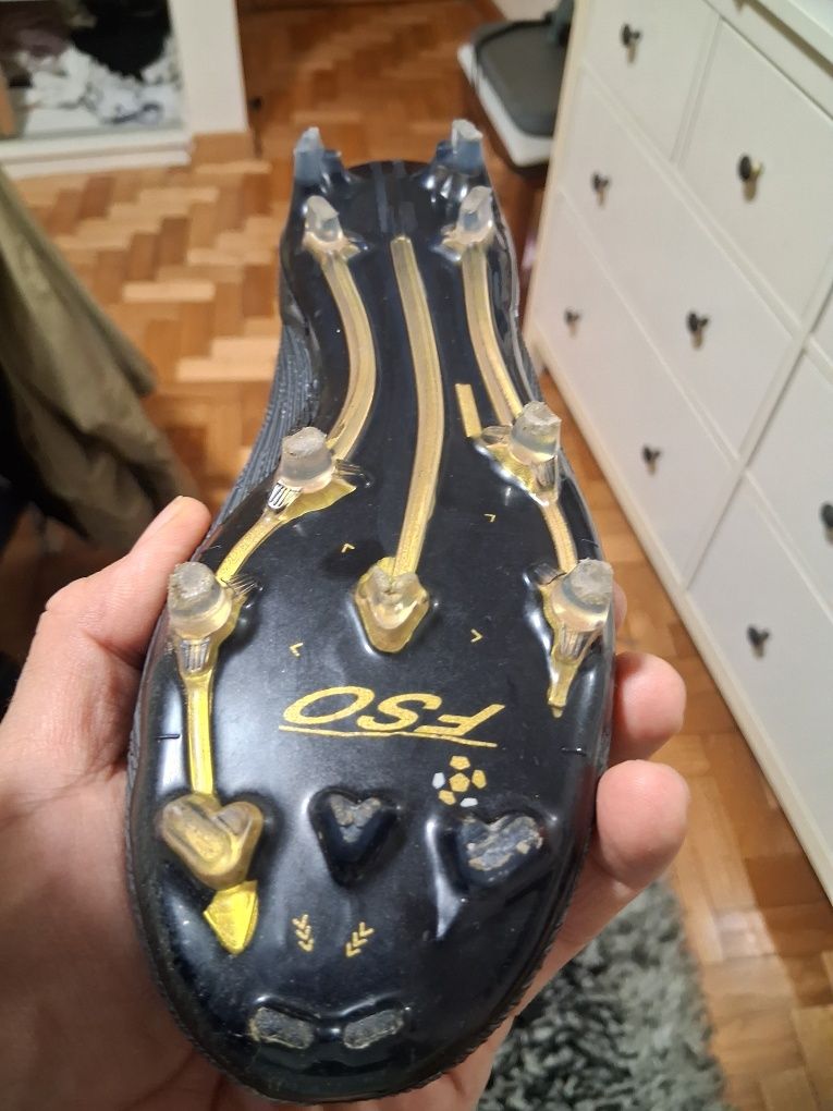 Chuteiras de criança como novas